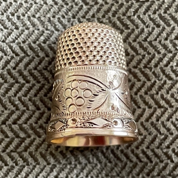 Vintage Antique Gold Thimble “Regina” - Picture 7 of 10